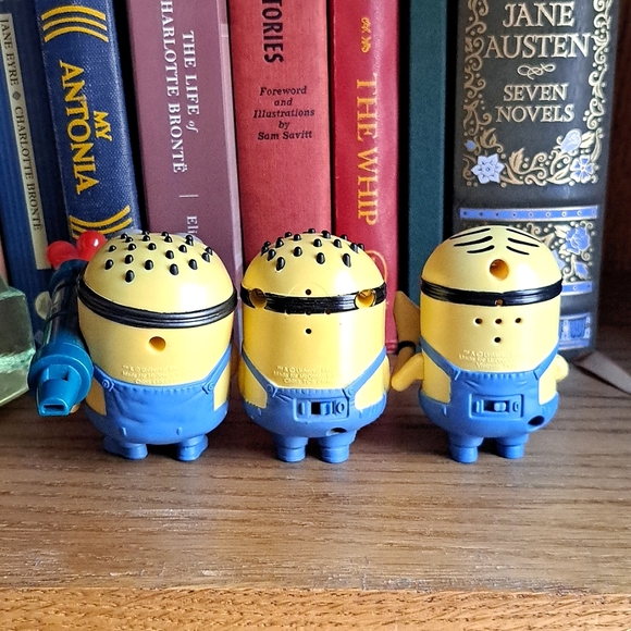 2013 Universal Studios Minion Figures McDonald's Toys Banana Minion Cake Topper - Picture 8 of 9